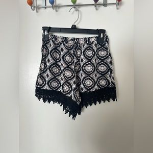 Abercrombie Kids NWOT- tribal print flowy shorts- size XL